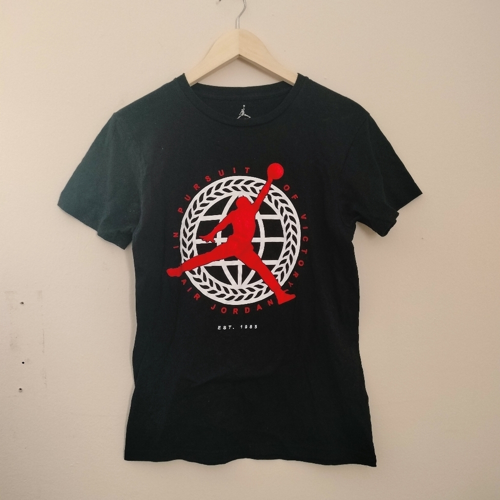 Nike Jordan Pursuit of Victory Graphic Tee in black red and white A47 Sz SM